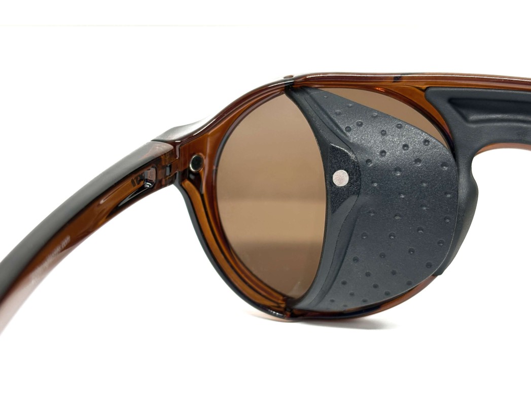 Detail der abnehmbaren magnetischen Seitenblenden der LIVIGNO B89 Brille